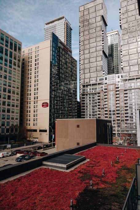 Chic 1-Br Condo; Parking Included; Downtown Core Toronto Exterior foto