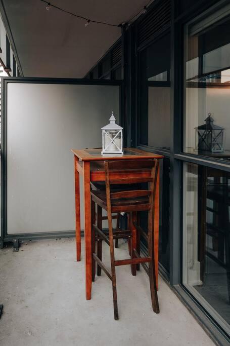 Chic 1-Br Condo; Parking Included; Downtown Core Toronto Exterior foto